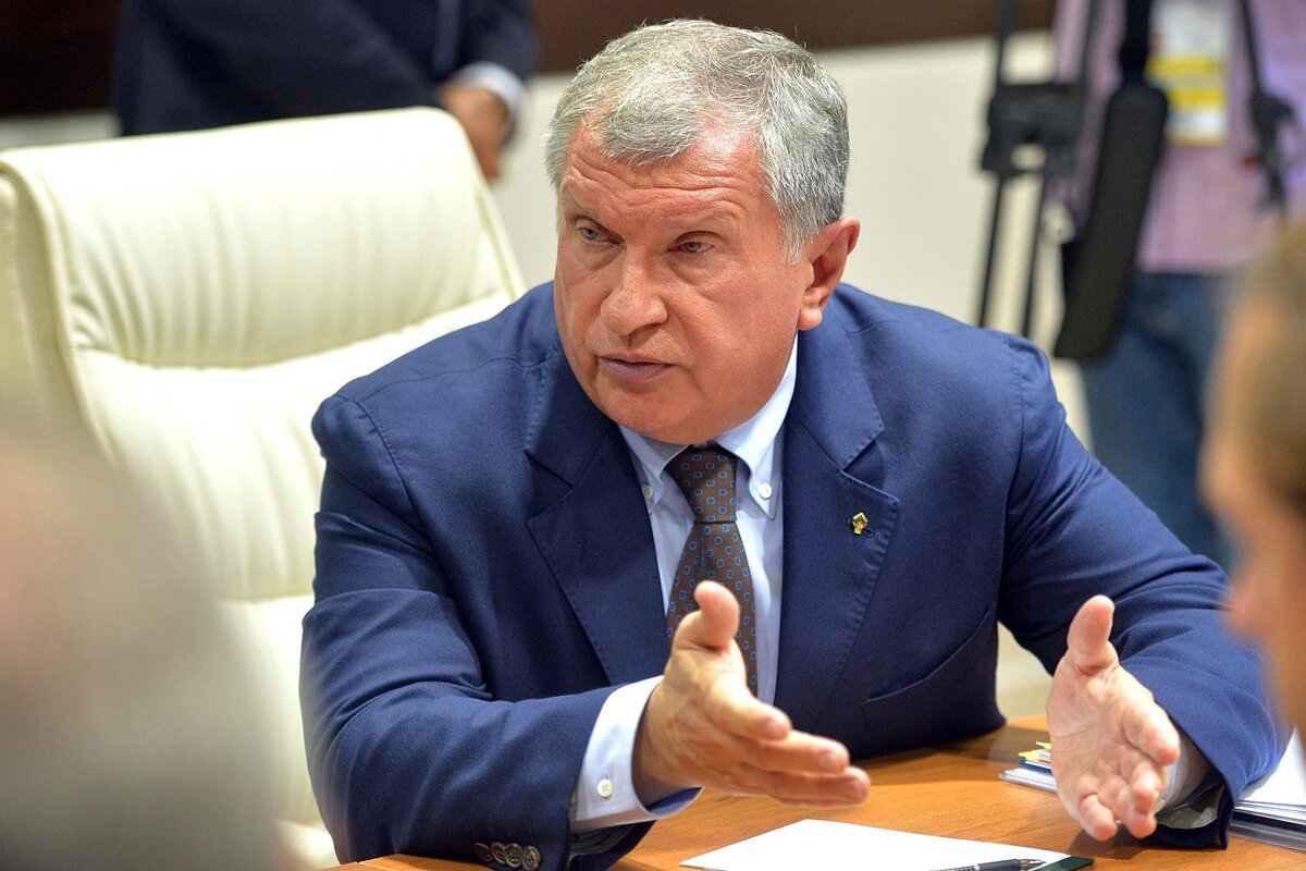 Игорь Сечин  - главный менеджер  "Роснефти".  фото: картинки  яндекса. 