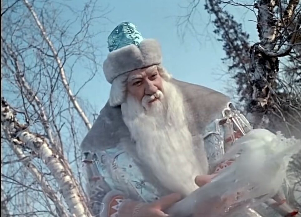 В большинстве стран зимними стужами и морозами заправлял ледяной старец, известный нам теперь, как Дед Мороз.