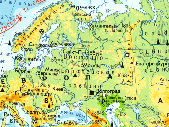 Какой полуостров находится восточнее остальных. Восточно-европейская низменность на карте России. Восточно-европейская равнина ката. Восточно-европейская равнина на карте Европы.