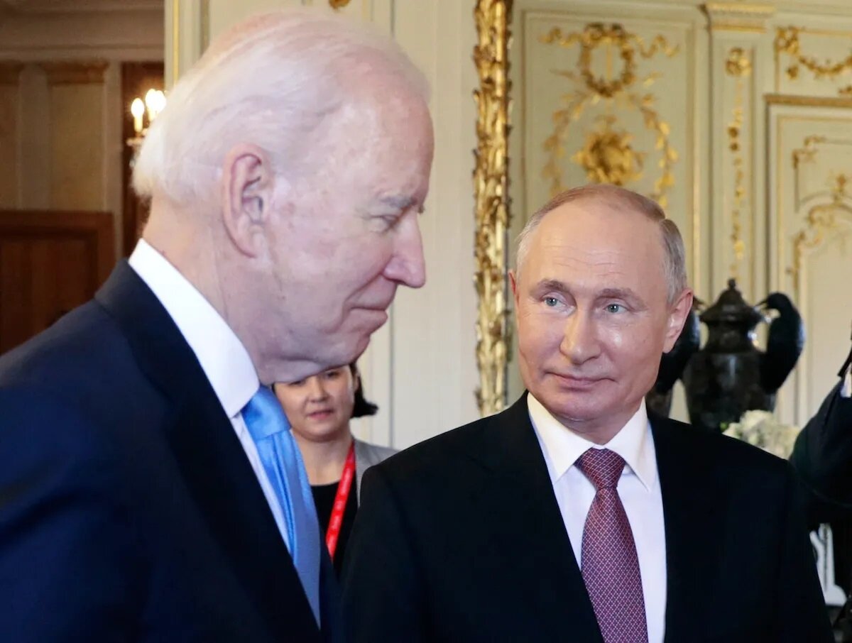 US President Joe Biden has threatened to impose heavy economic consequences if Vladimir Putin orders an invasion of Ukraine. But is that the full story? Photo: AFP / Mikhail Metzel / Sputnik