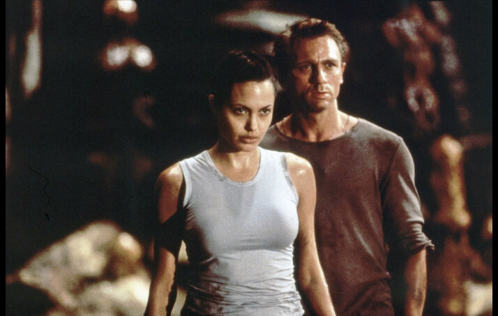 Лара Крофт: Расхитительница гробниц (2001)