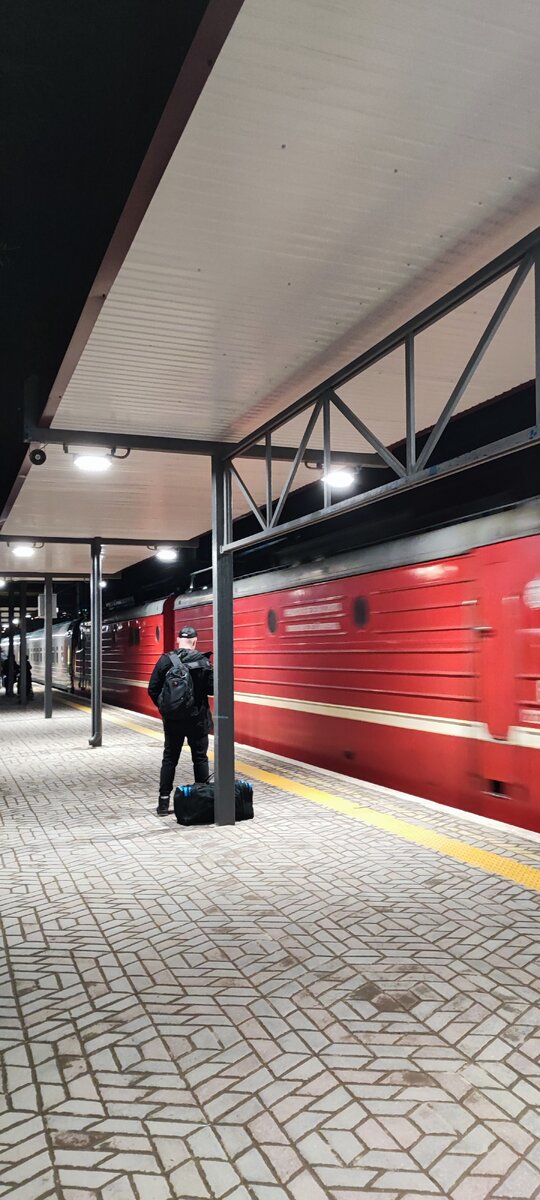 Прибывающий в Симферополь поезд