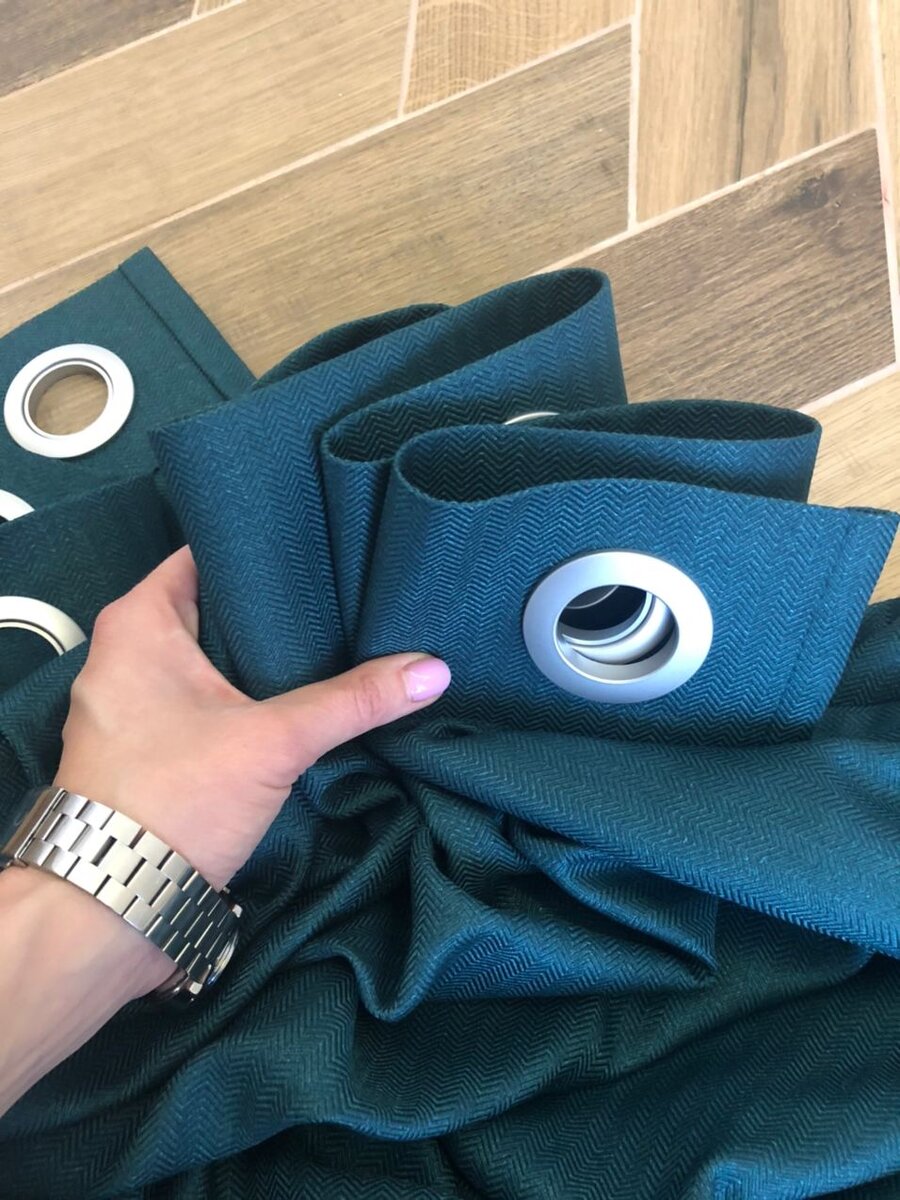 Так выглядят шторные люверсы. Фото автора.