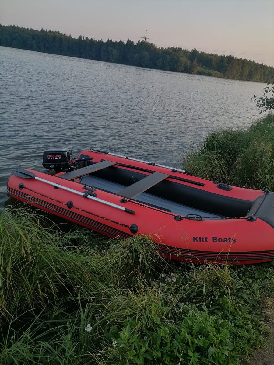 Пвх kitt boats. Лодка Kitt Boats. Kitt Boats 430 НДНД. Лодка Робинзон 370. Румпель на лодке.