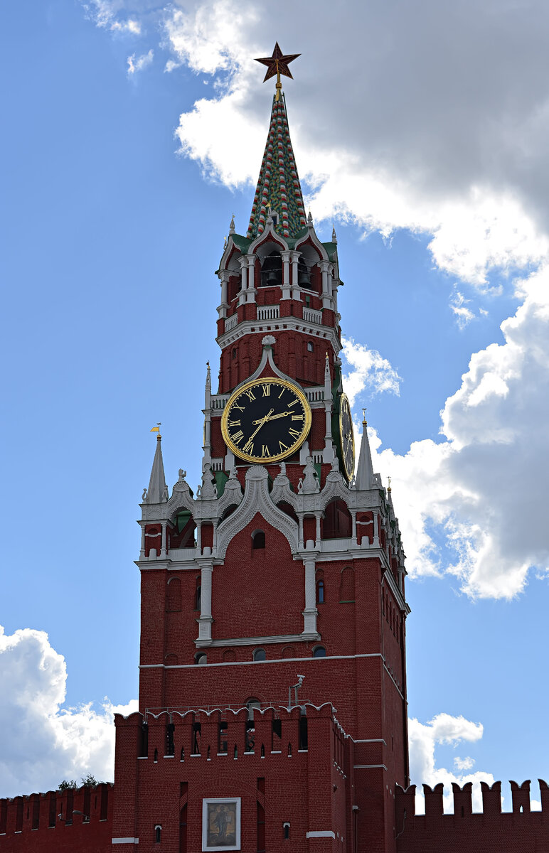 как выглядит спасская башня в москве