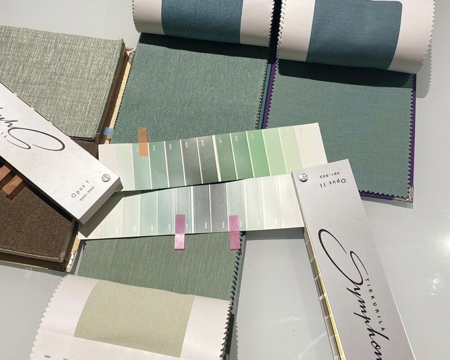 Процесс выбора тканей в студии АБИАРТ 