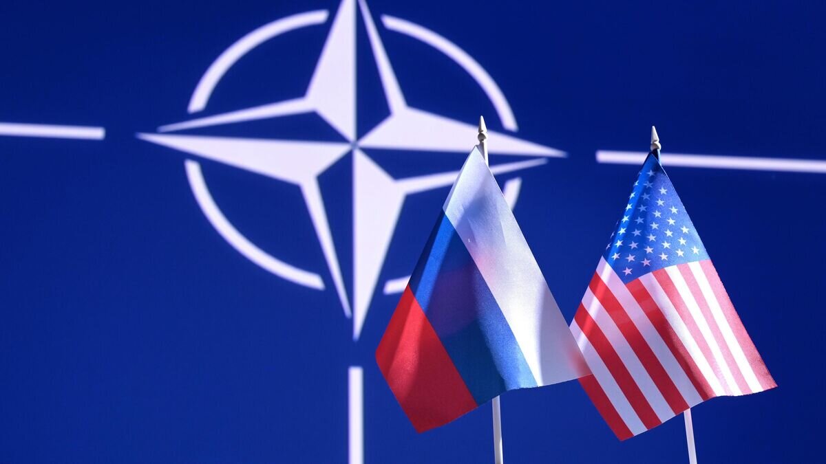    Флаги России и США на фоне логотипа НАТО© РИА Новости / Владимир Трефилов