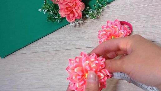 DIY/ Бантики из атласной ленты для девочек. Делаем и наслаждаемся ....