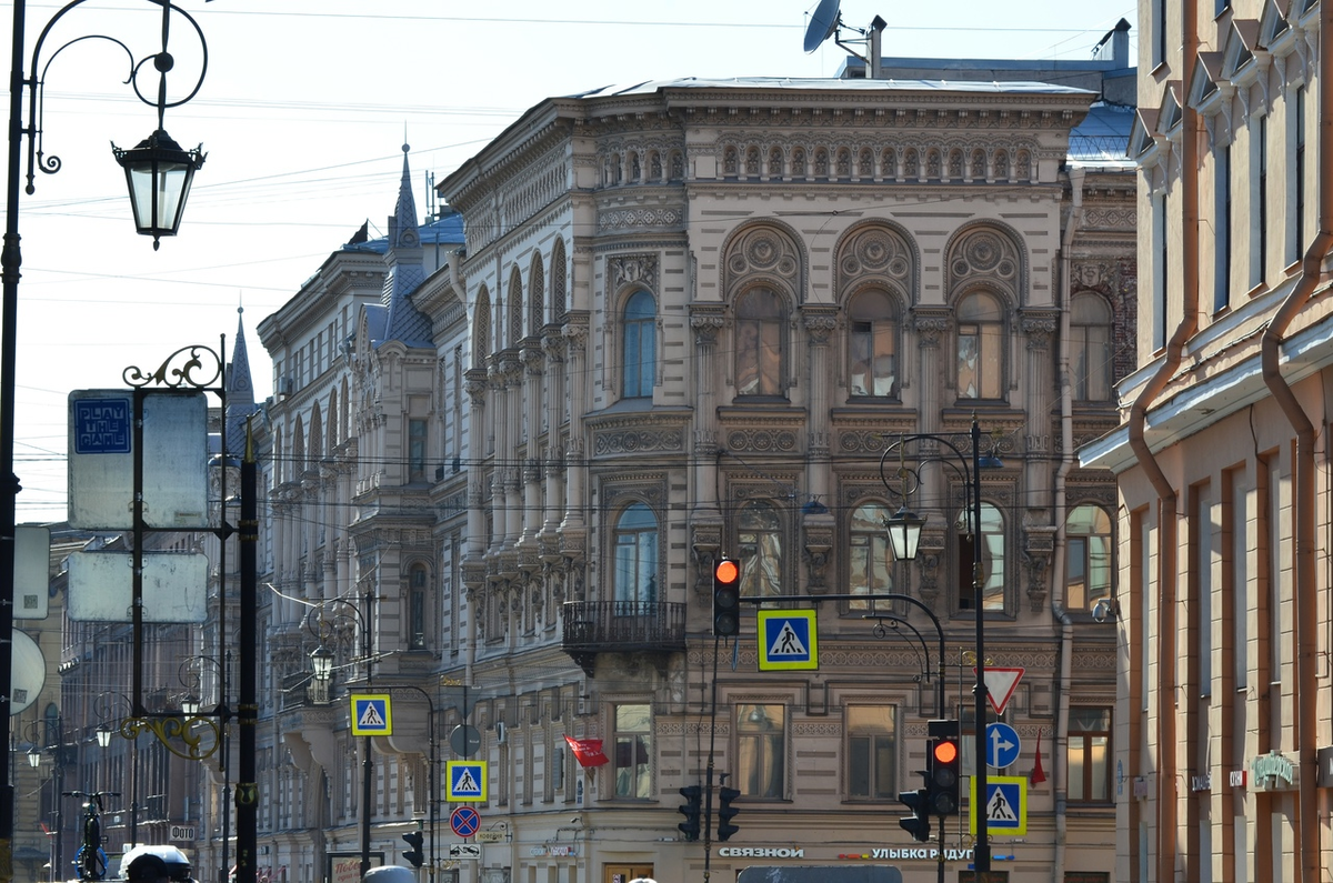 Дом Тупикова на углу Литейного и Пестеля