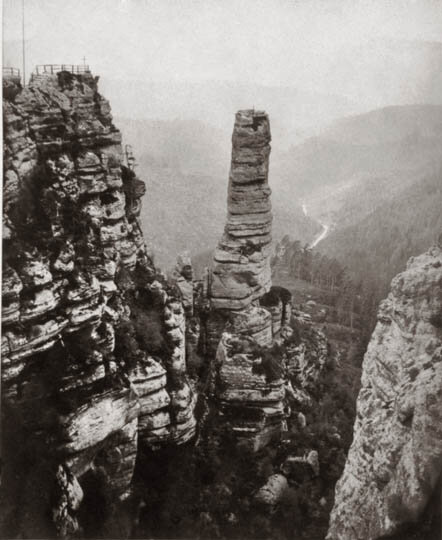 Первое пейзажное фото Германа Кроне, сделанное с моста Bastei (1853)