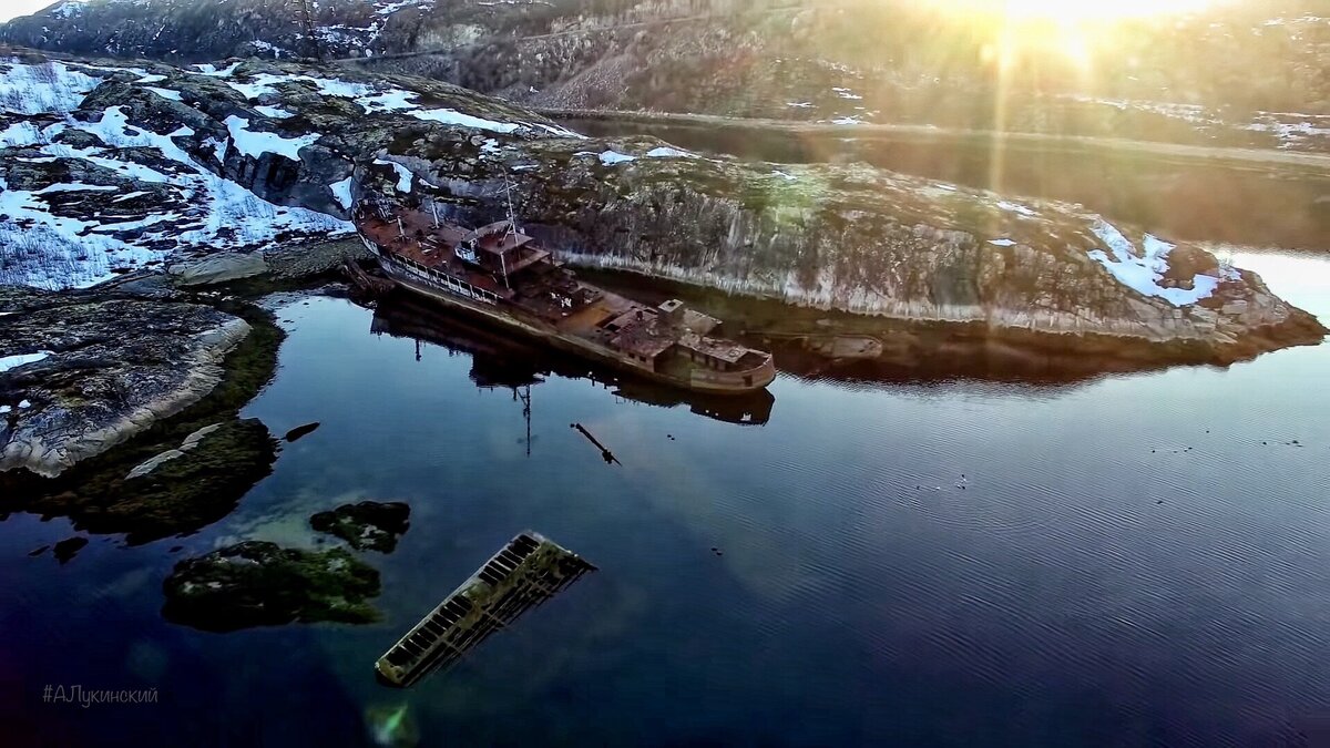 распил мебели в цеху. распил лдсп. распил лдсп и кромкование. распил столешницы. станок для распила лдсп.