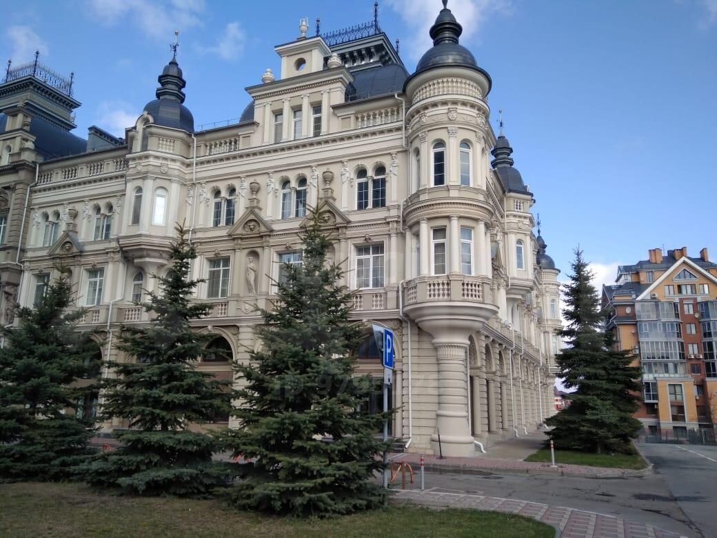 Сама локация и дом являются престижными, это стилизованная новостройка в историческом центре города 