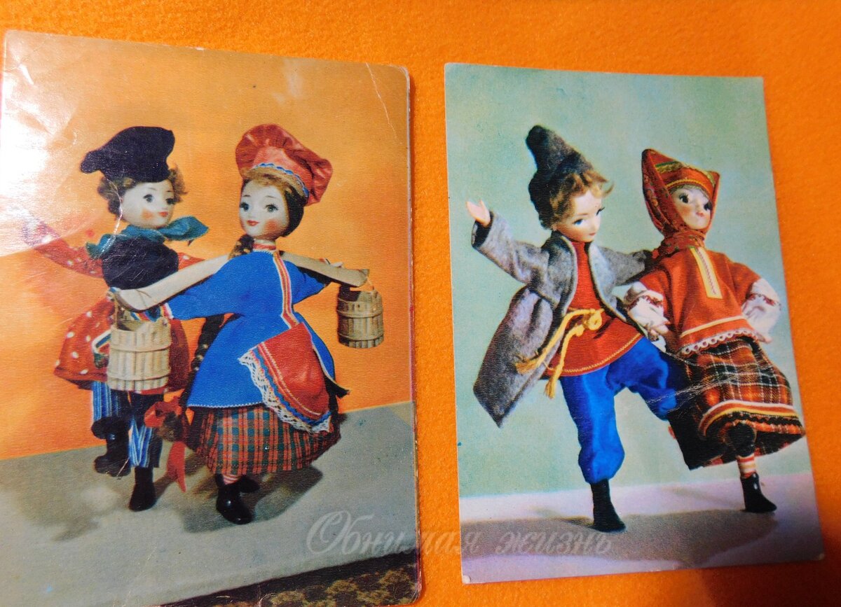 открытки с куклами И.С.Манухиной, Р.И.Спасской серия "Русская пляска"