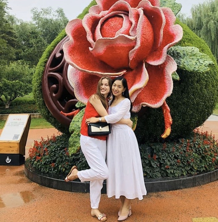 Это моя китайская знакомая, ее имя означает «Лотос»