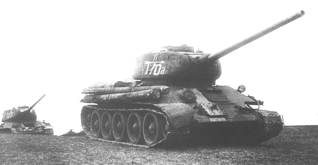 Т-34 с бревнами. Источник: https://war-book.ru/wp-content/uploads/2017/12/00010070.jpg