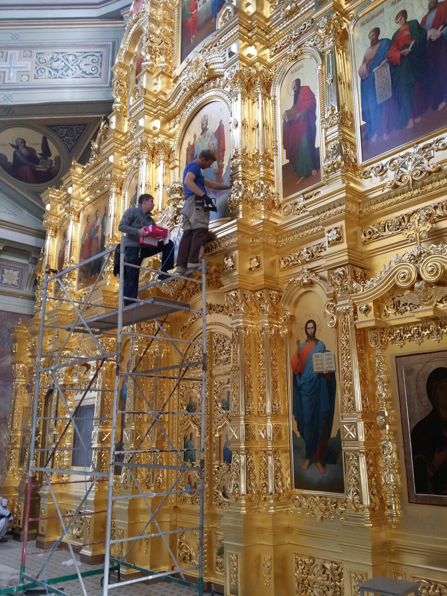 Монтаж иконостаса специалистами мастерской "Палехский иконостас" https://iconostas.ru/