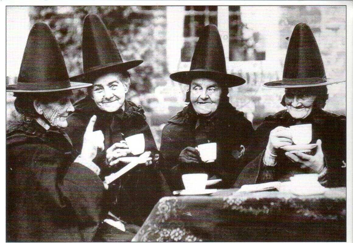 Автор с подружками обсуждают цены на нефть