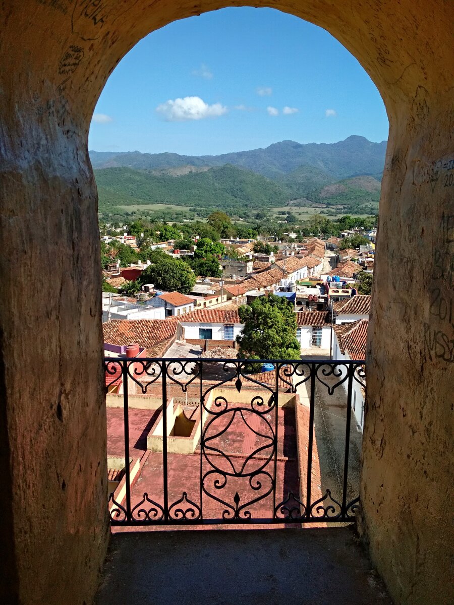 Вид с колокольни на Тринидад