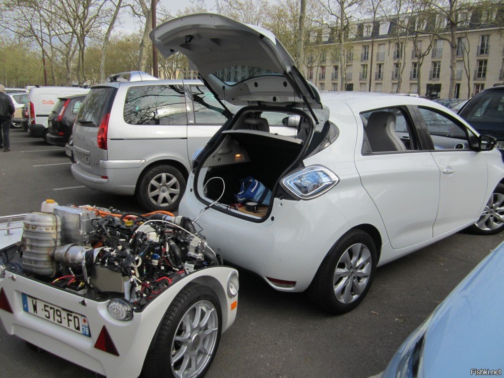 прицеп с бензиновой зарядной станцией для электромобиля.