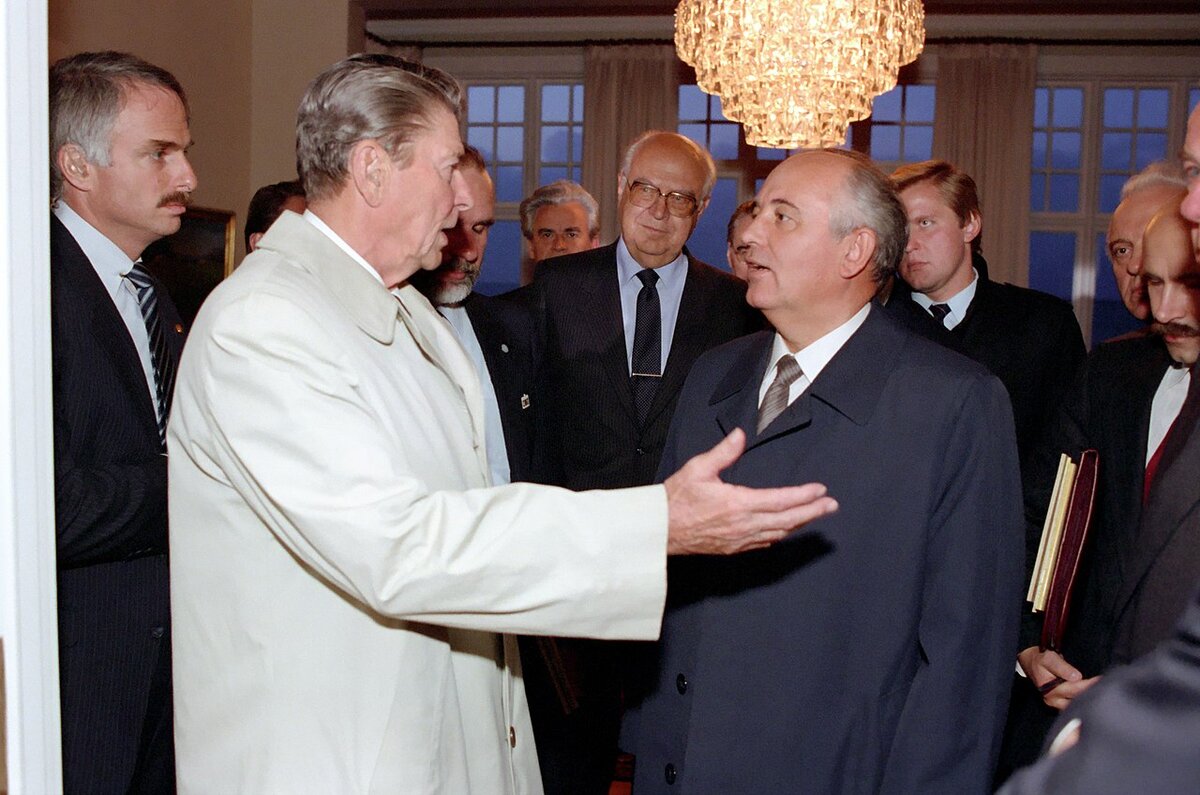 М. Горбачей и Р. Рейган в Рейкьявике 12 октября 1986 г.