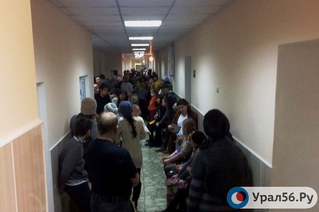 Фото из интернета. Очередь в поликлинике. Сама таких очередей не видела.