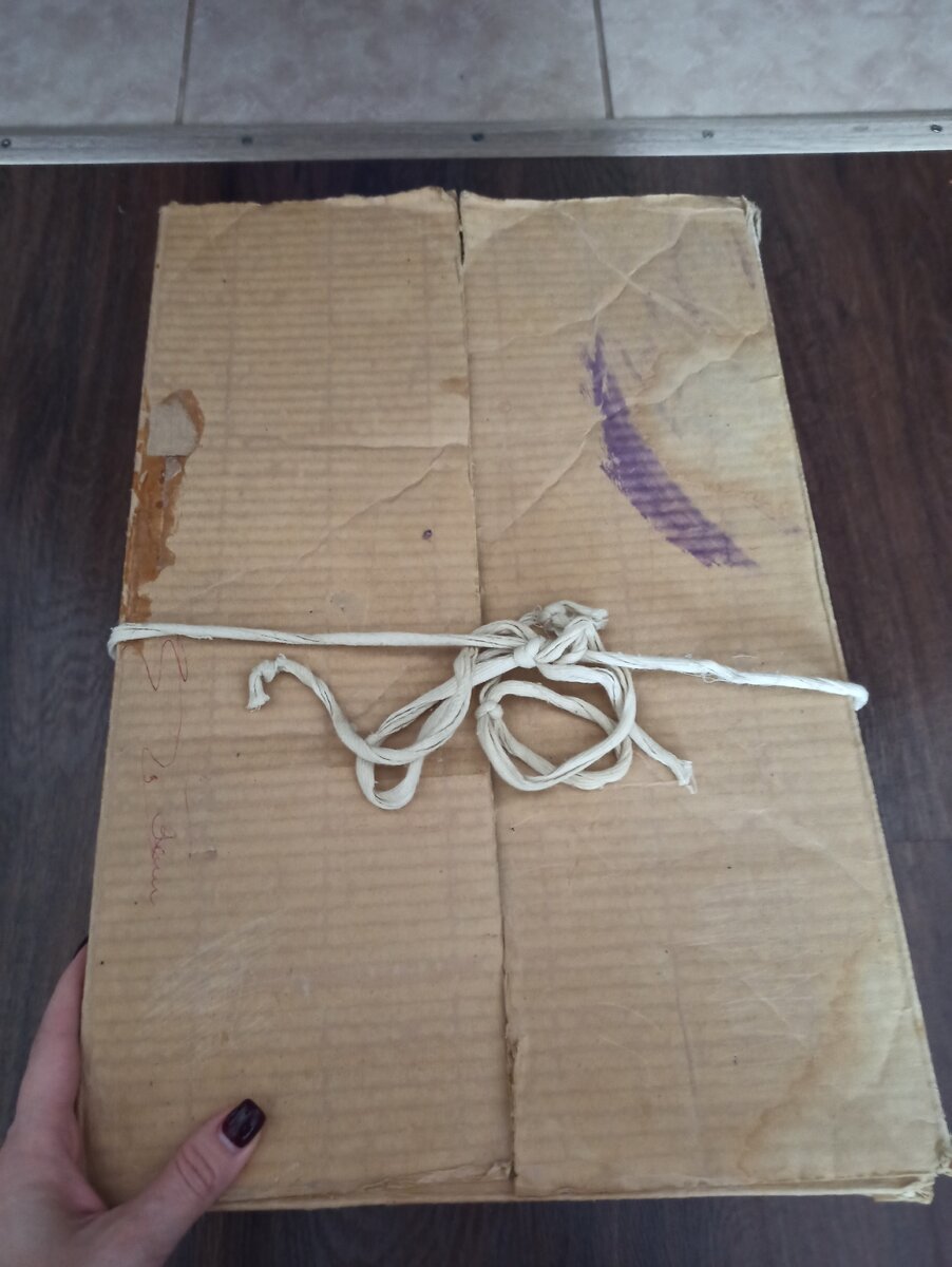 Коробка пролежала в шкафу 15 лет