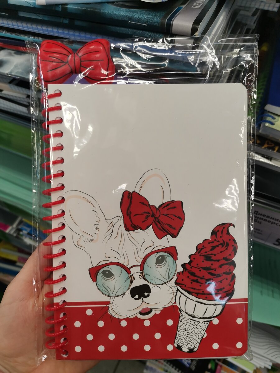 Ежедневник с бульдогом. Фото автора.