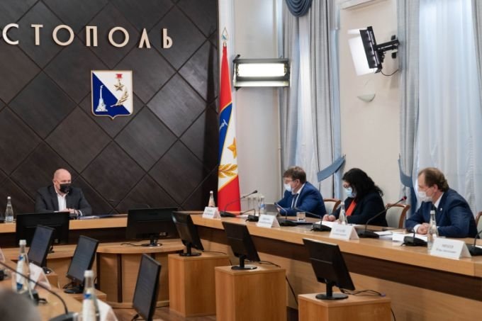 Заседание городского противоэпидемического штаба. Фото: sev.gov.ru