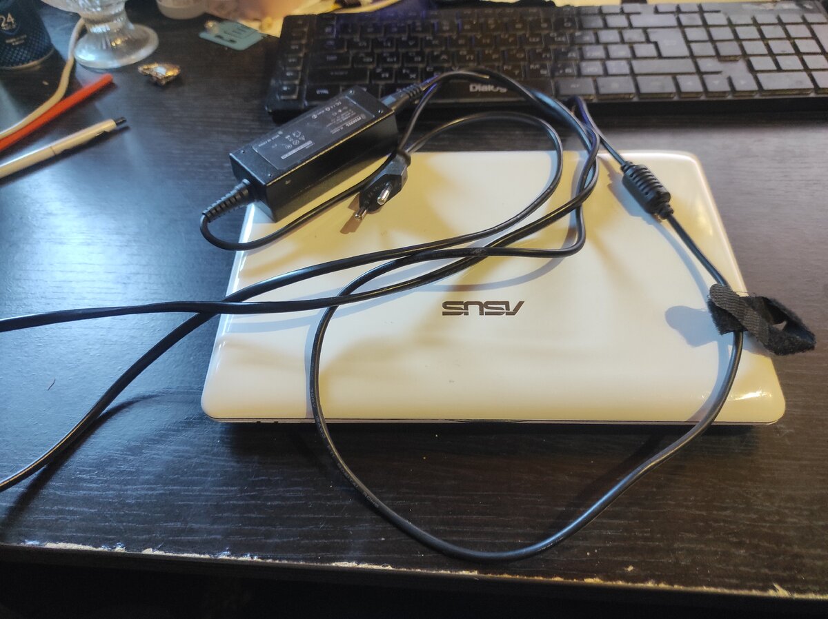 на фото нетбук, о котором идет речь в статье