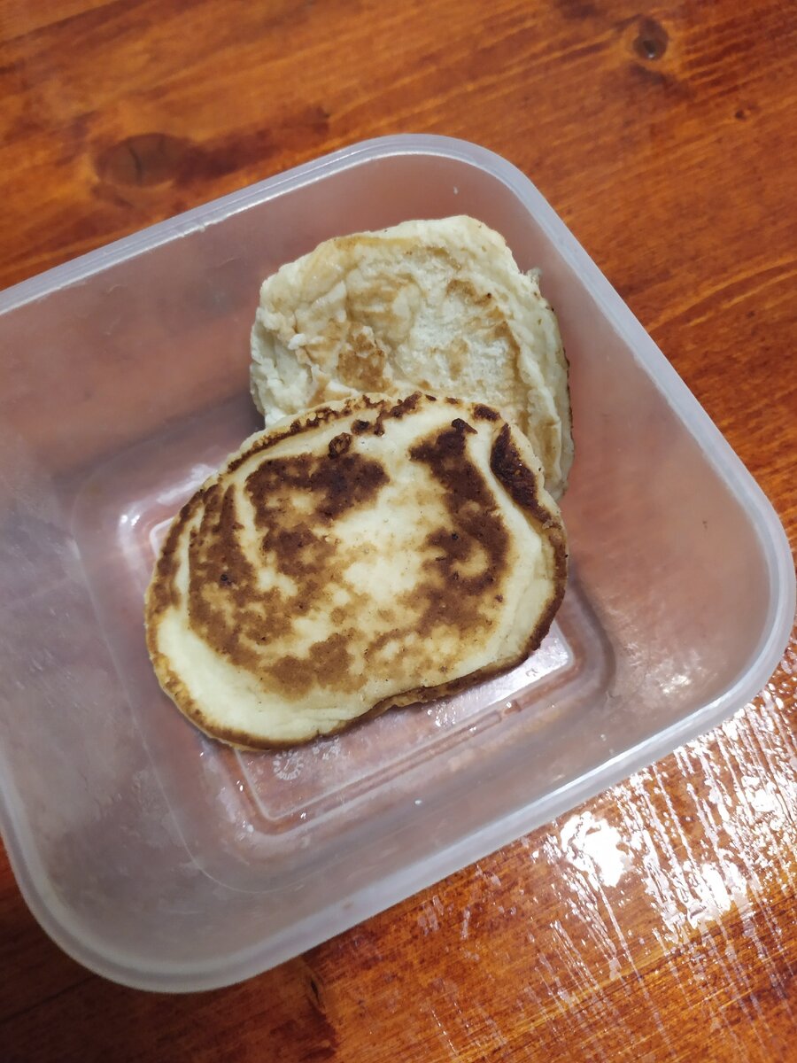 Тот редкий случай, когда успела отложить папе. Хотя свежими есть вкуснее.