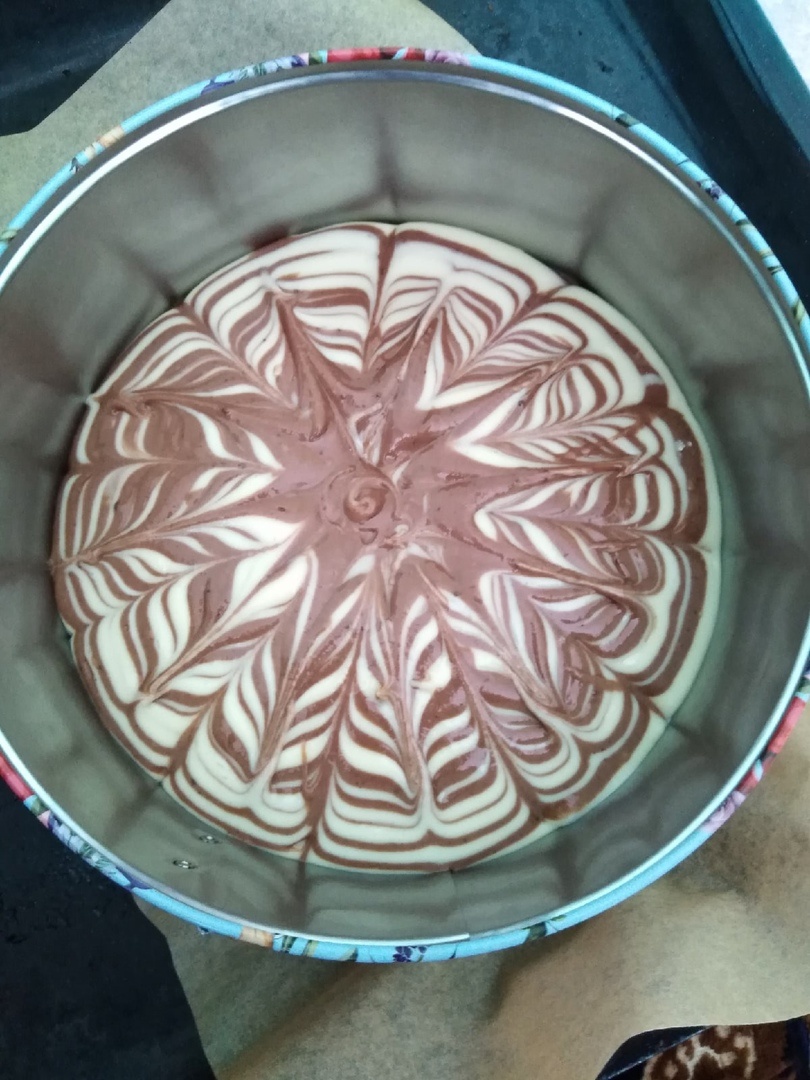 Зубочисткой делаем рисунок.