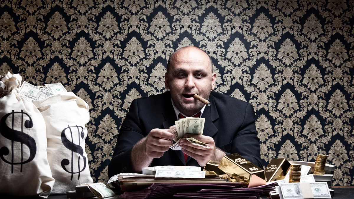 куча денег. куча денег. богатый банкир. богатый банкир. красивый банкир.