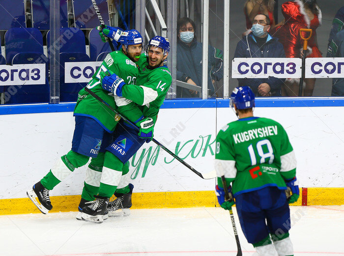 Владимир Жарков и Евгений Лисовец, соорудившие победный гол