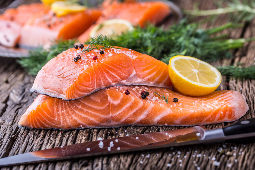 https://www.shutterstock.com/ru/image-photo/raw-salmon-fillets-pepper-salt-dill-566639671