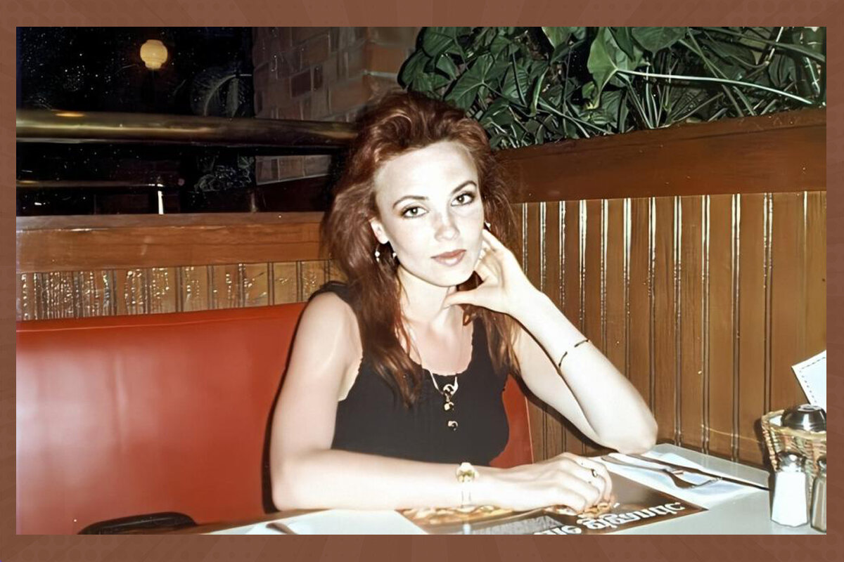 В Петропавловском—Камчатске она училась в музыкальной школе и обычной общеобразовательной школе №4 имени А.М. Горького.