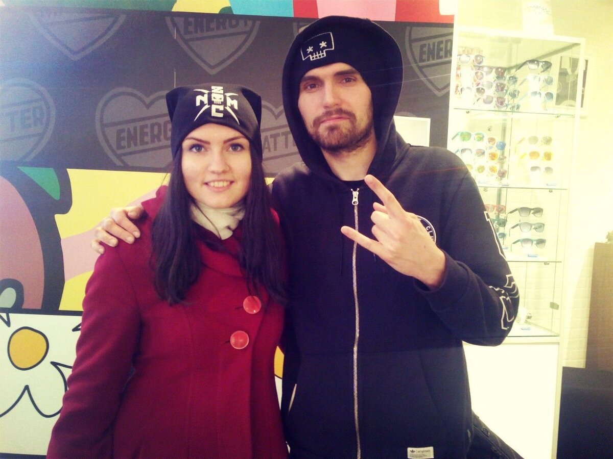 Узнали? :) Захотелось из окна гостиничного номера своего телевизор выкинуть на авто? :)