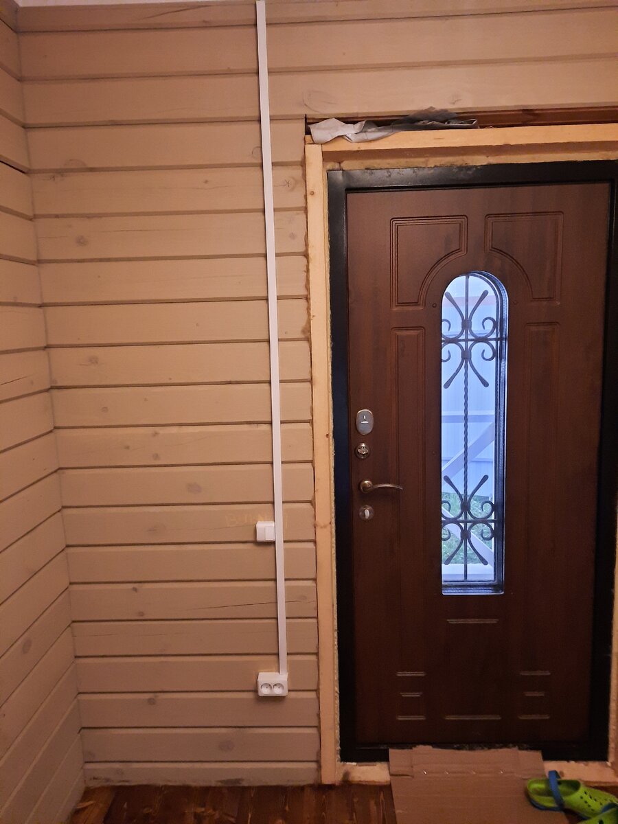 Монтаж открытых розеток и выключателей