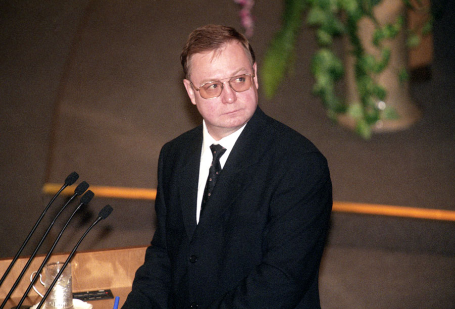 Политик 1. Степашин Сергей Вадимович 1999. Степашин Сергей Вадимович молодой. Степашин премьер-министр. Степашин 1999 год.