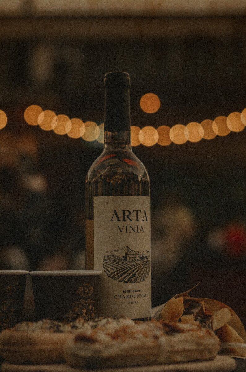 Белое вино «Arta Vinia» от Минского завода игристых вин, сорт Chardonnay