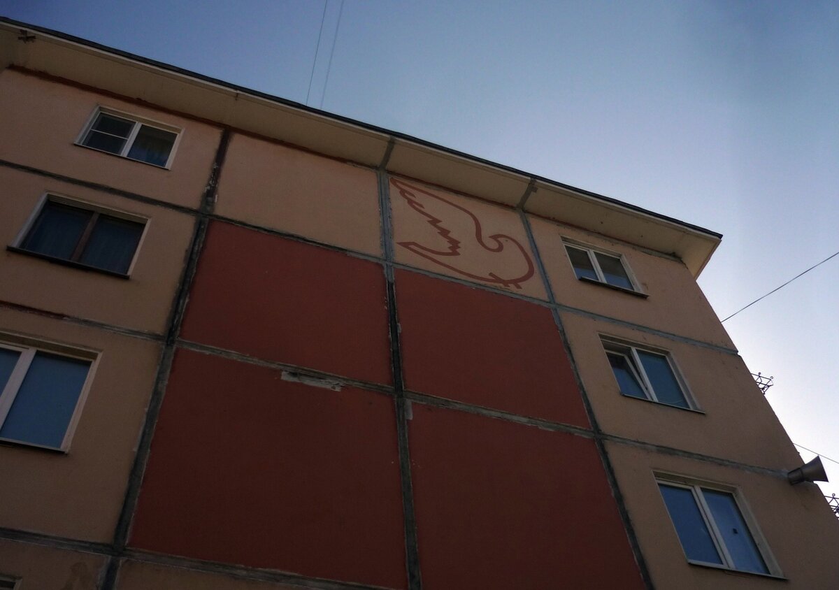 Граффити на доме №42 по Новочеркасскому проспекту