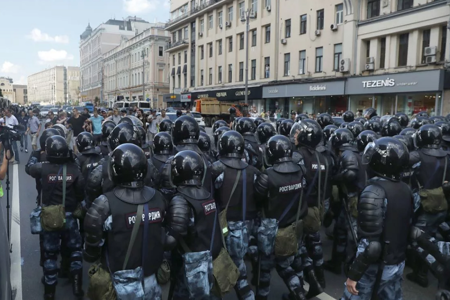 Почему так много полицейских