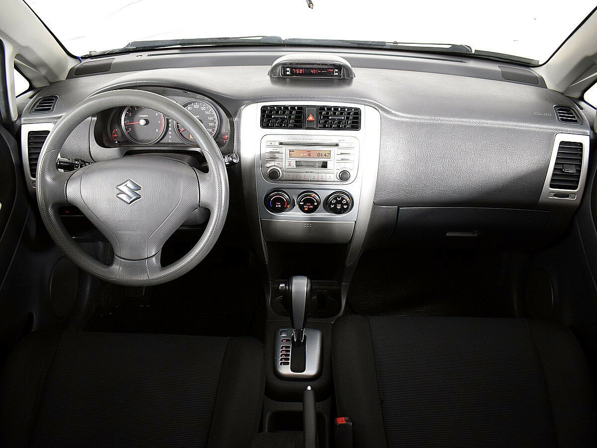 Салон Suzuki Liana (иллюстрация с сайта krot.info)