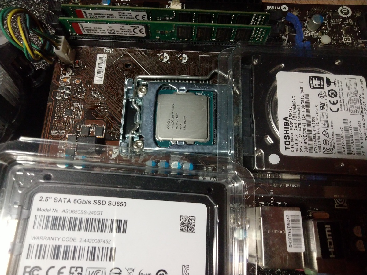 Ssd слева, справа Hdd Toshiba