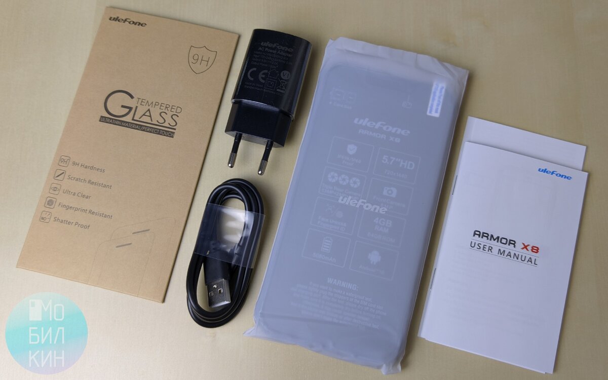 Комплектация: смартфон, блок питания на 10 Вт, кабель USB Type-C, защитное стекло, защитная плёнка (установлена на экран)