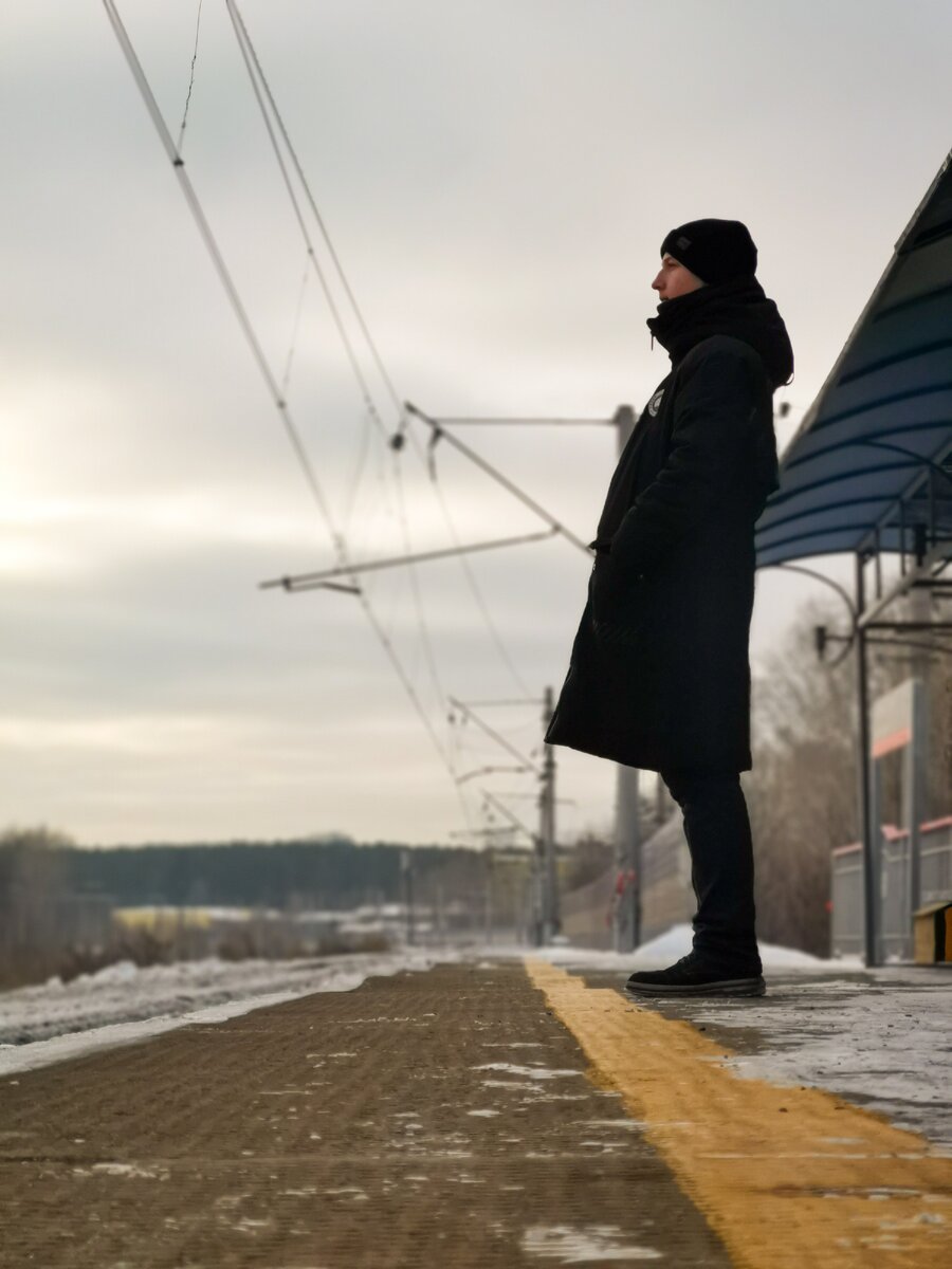 В ожидании поезда на станции