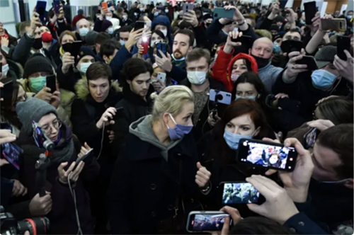 Вокруг одни журналисты