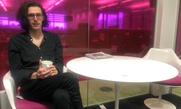 Hozier отвечает на вопросы в чате The Guardian. Фото: Laura Snapes