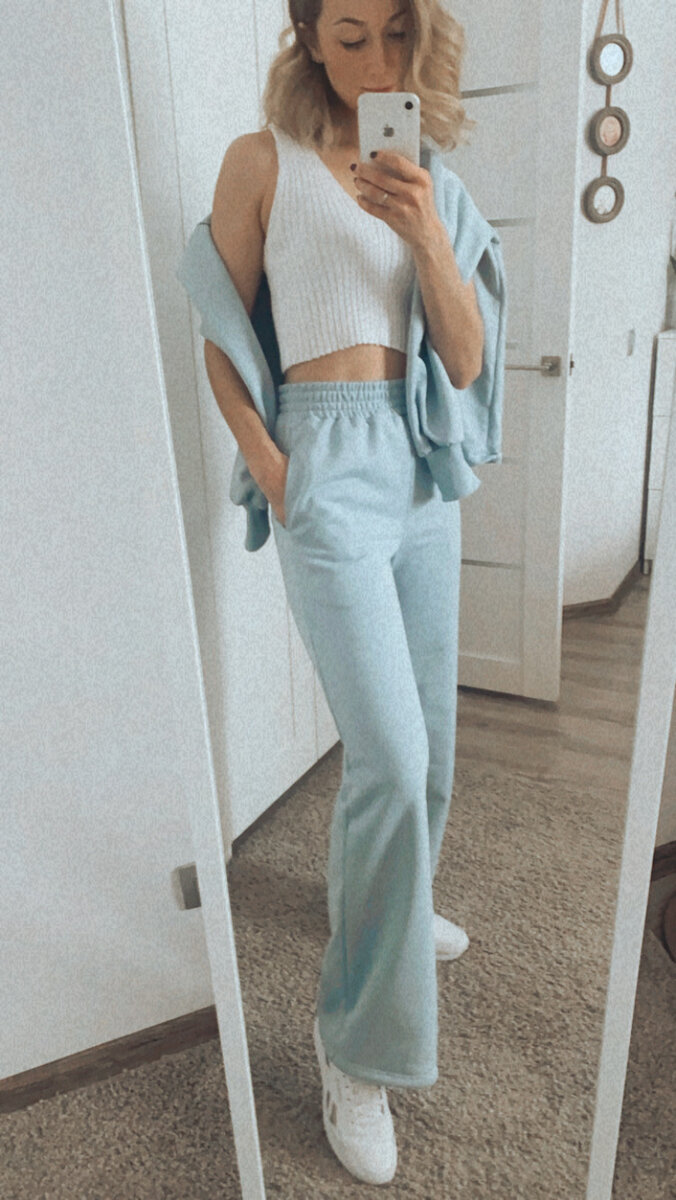 Костюм и топ gm_look, кроссовки Reebok.