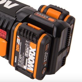  Регулируемая ручка 
Для удобства использования дополнительную рукоятку можно закрепить в любом месте на штанге.  Безопасность использования 
Специальный кожух защищает пользователя от попадания скошенной травы и мелких камней.  Простая установка аккумулятора 
Установка аккумулятора не потребует больших усилий и затрат времени.