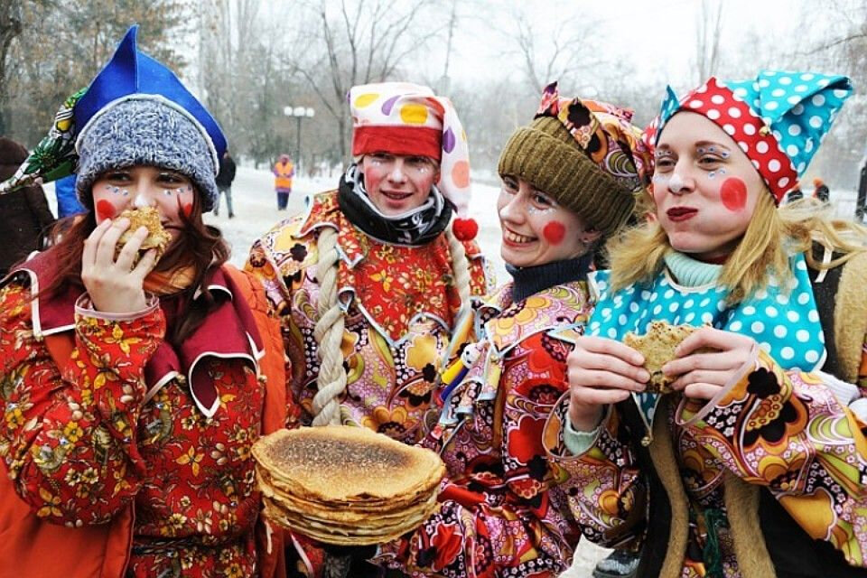 Народное гуляние на масленицу. Источник: https://clck.ru/TV7Fv